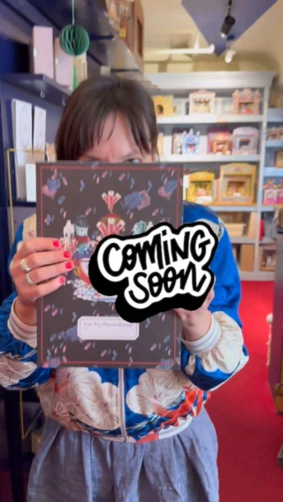 We’re excited! The third imprint of @hicksjenkins Hansel & Gretel Toy Theatre is coming to @benjamin_pollocks_toyshop soon. If you can’t wait for this new edition in a beautiful collectible folder - then it’s now available online.
.
.
.
.
.
.
.
#toytheatre #papertheatre #papertheater #hanselandgretel #cutoutandmake #paperart #benjaminpollockstoyshop #pollockstoyshop #coventgarden