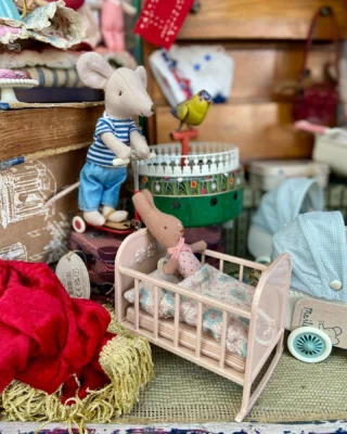Somebody needs to tidy up! The @mailegworld mice have been having too much fun in Covent Garden. Swipe to the end to see who saves the day.

Send us your pics of your toy displays to be featured on our Stories

Window Display: @dollytreasures 
Photos: @andramousapolutropon 
.
.
.
.
.
.
.
#maileg #mailegworld #mailegmice #marypoppins #vintagetoys #toyshop #benjaminpollockstoyshop #pollockstoyshop #coventgardenlondon